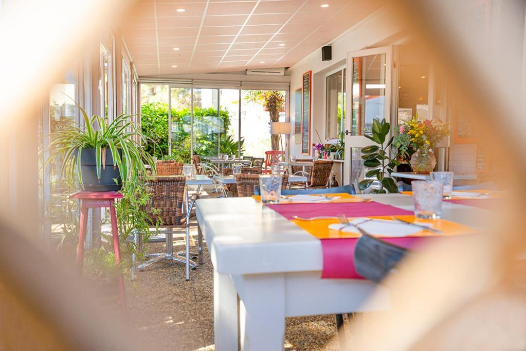 Logis Hotel- Hotel Restaurant Le Rialto Le Sequestre Exterior photo